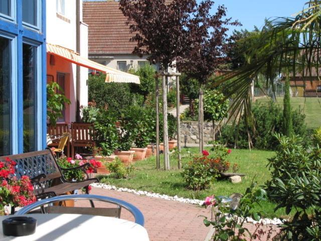 Hotel Christinenhof Garni - Bed & Breakfast Gadebusch Exteriör bild