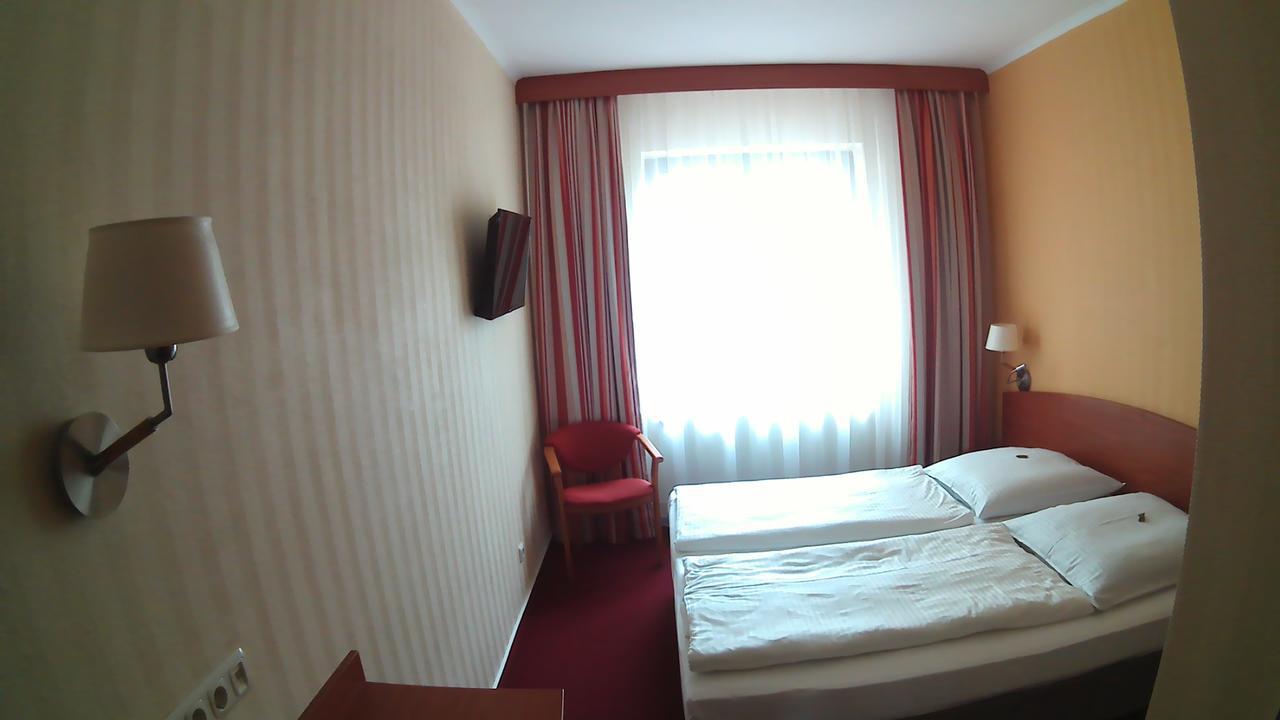 Hotel Christinenhof Garni - Bed & Breakfast Gadebusch Exteriör bild